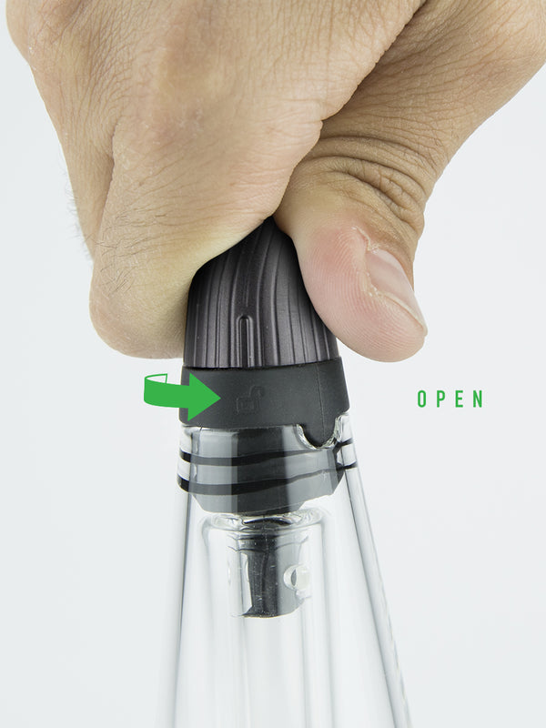 This is the Clear Peak Pro Travel Glass by Puffco available at Ritual Colorado. A convenient on-the-go glass top for your eRig that features a screw on cap so your water won't leak while traveling.