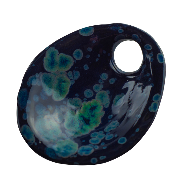 This is the VapBong Obsidian Old School Mini OAB from Jaxel's Art available at Ritual Colorado. It is an all-in-one ceramic water piece and dry herb vaporizer capable of powerful vapor and delicious flavors. Simply set the power level on the included voltage meter and after preheating load your material into the ceramic bowl, place under the heater and begin to inhale.