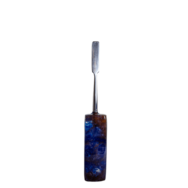 This is a flat tip dab tool from The Terp Tool Company available at Ritual. Featuring modern dabber shapes and beautiful resin handles these dab tools make for a fun and personal dabbing experience.
