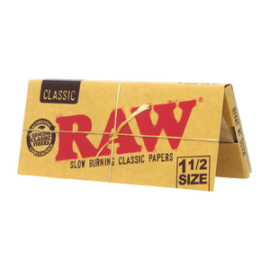 These are RAW Classic Rolling Papers (1 1/2") by RAW available at Ritual Colorado. A classic vegan and unbleached paper option featuring vegan gum for easy sealing.