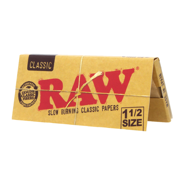 These are RAW Classic Rolling Papers (1 1/2") by RAW available at Ritual Colorado. A classic vegan and unbleached paper option featuring vegan gum for easy sealing.