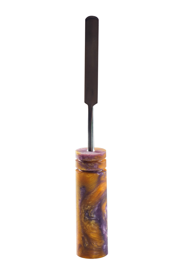 This is the Banana Lilac dab tool from Hash Handlez available at Ritual Colorado. Each includes a beautiful resin dab tool, protective hard case, and a hand-written card. Check out these locally Denver-made dabber tools today!